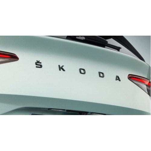 Skoda embleem achterzijde van een Skoda Enyaq zwart